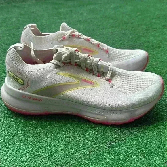 Brooks - Picture 4 of 6